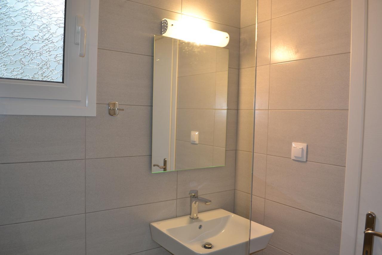 Iliana Studios Беніцес Номер фото